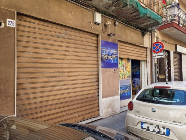 negozio in vendita a Misterbianco in zona Centro Città