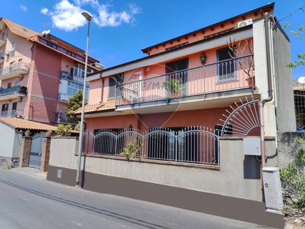 casa indipendente in vendita a Misterbianco in zona Poggio Lupo