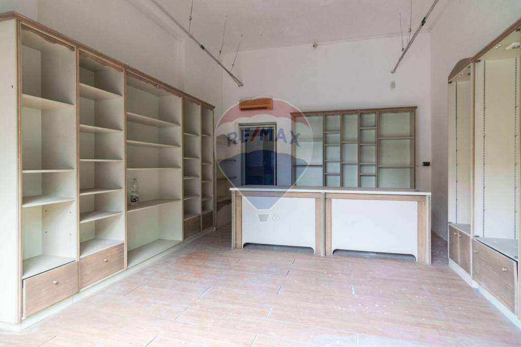 negozio in vendita a Misterbianco in zona Lineri / Montepalma