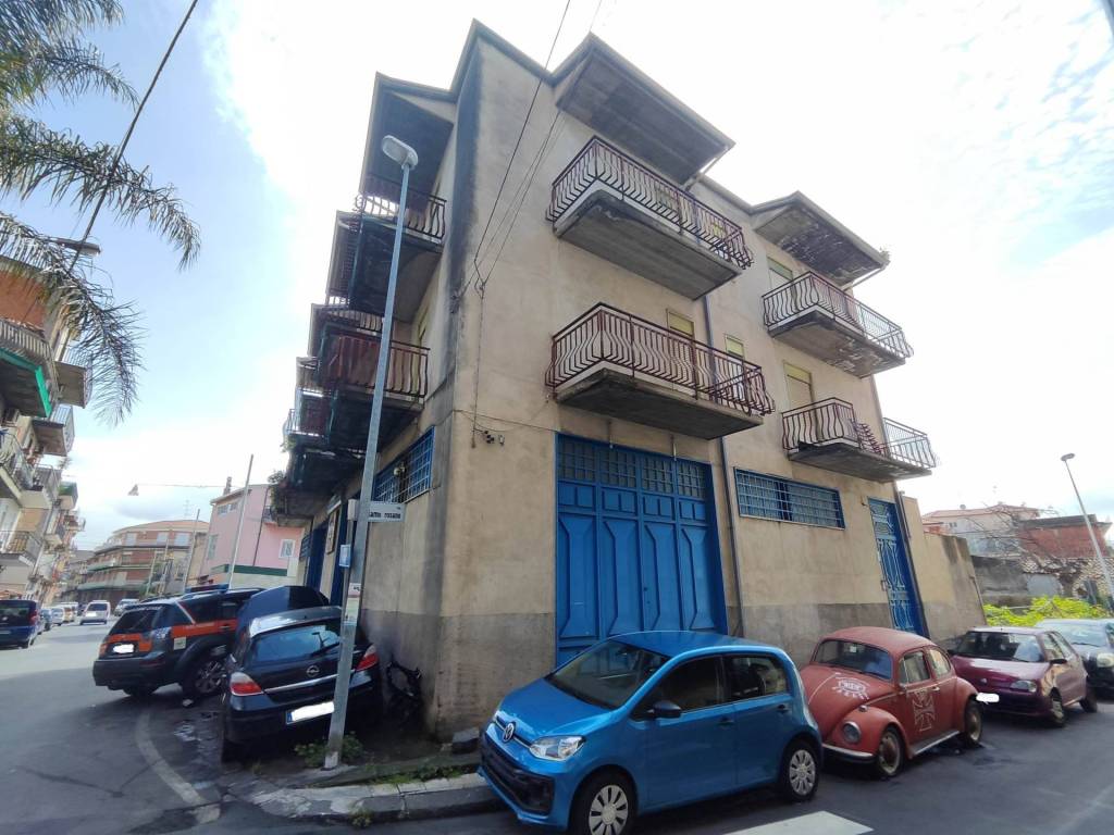 intera palazzina in vendita a Misterbianco in zona Centro Città