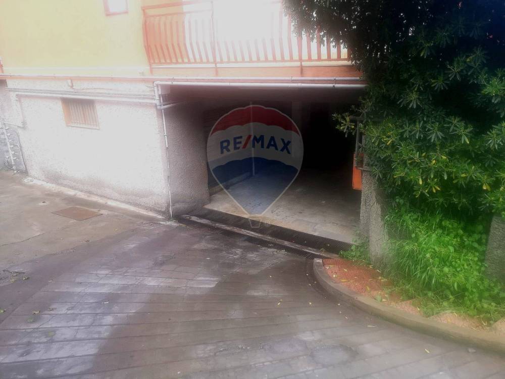 negozio in vendita a Misterbianco in zona Centro Città