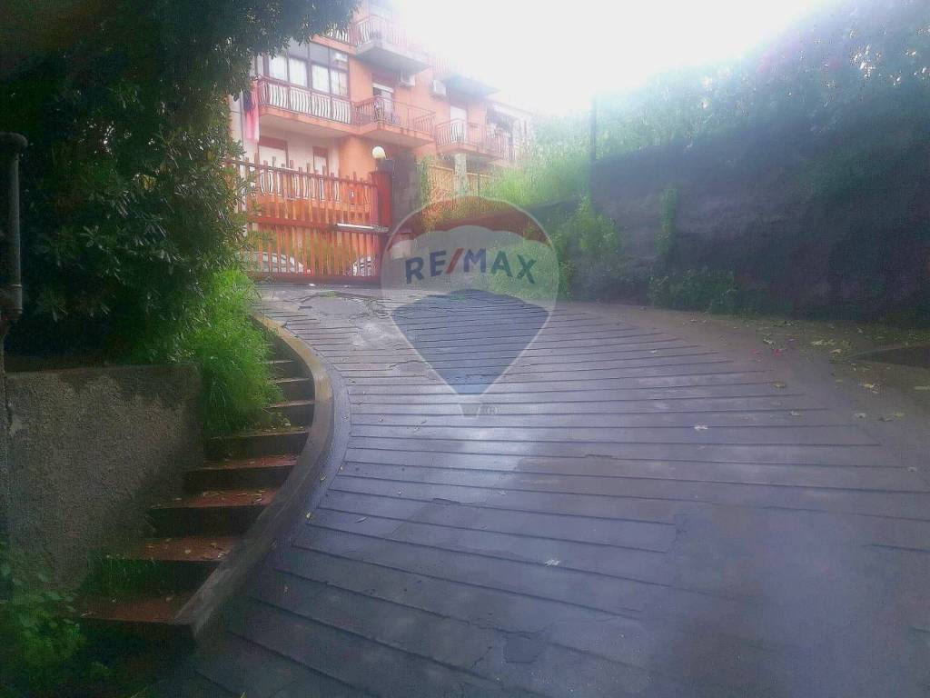 negozio in vendita a Misterbianco in zona Centro Città