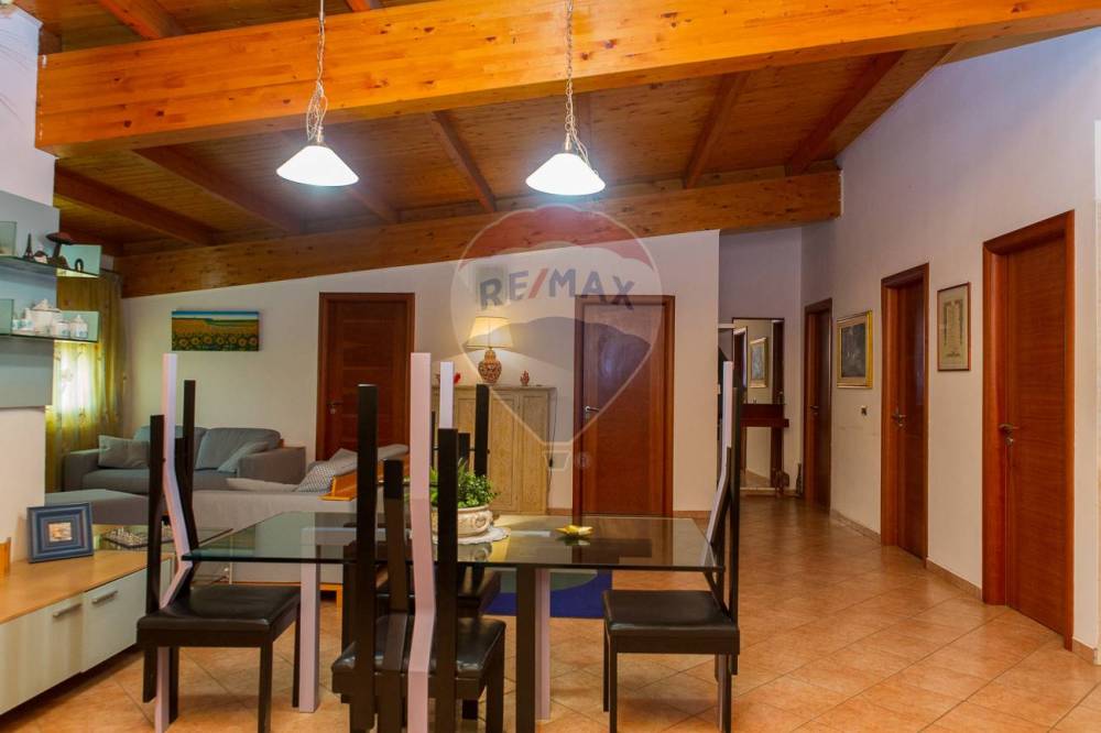 casa indipendente in vendita a Misterbianco in zona Poggio Lupo