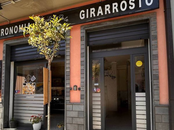 negozio in vendita a Misterbianco in zona Centro Città