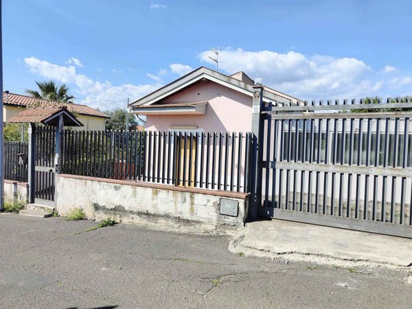 casa indipendente in vendita a Misterbianco in zona Piano Tavola