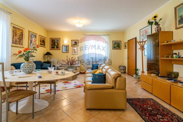 casa indipendente in vendita a Misterbianco in zona Poggio Lupo