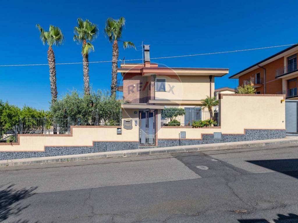 casa indipendente in vendita a Misterbianco