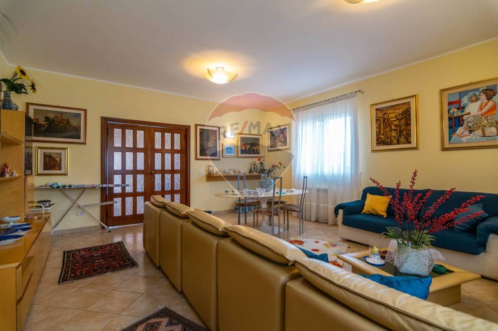 casa indipendente in vendita a Misterbianco in zona Poggio Lupo
