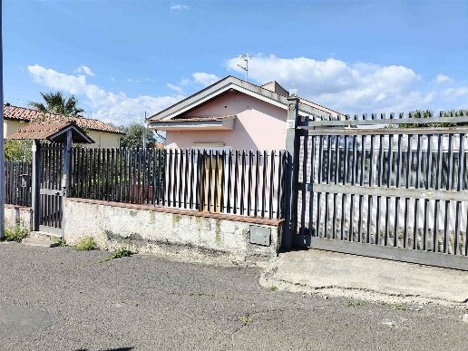 casa indipendente in vendita a Misterbianco in zona Piano Tavola