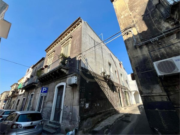 pentavano in vendita a Misterbianco in zona Centro Città