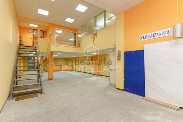 locale commerciale in vendita a Misterbianco