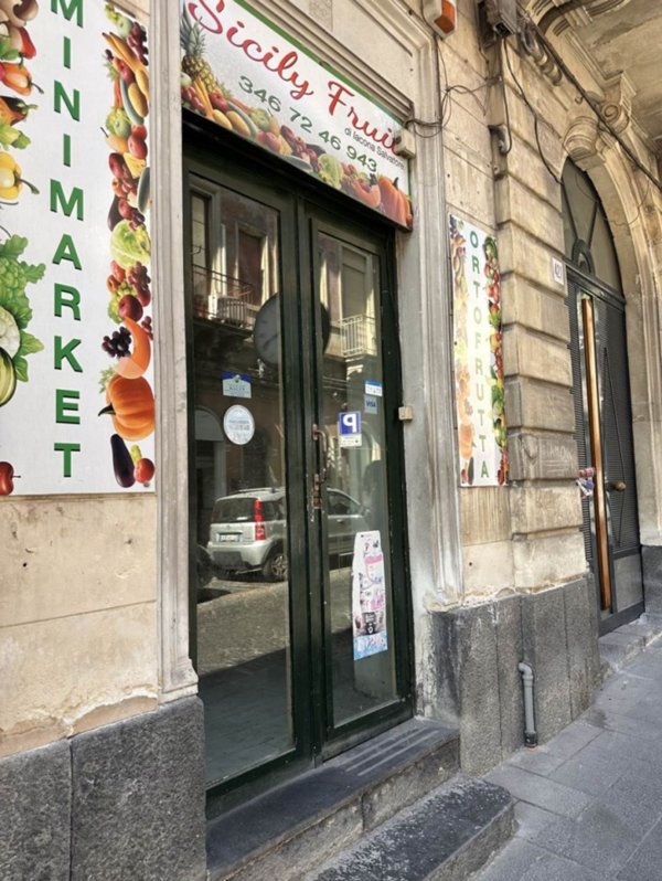 locale commerciale in vendita a Misterbianco in zona Centro Città