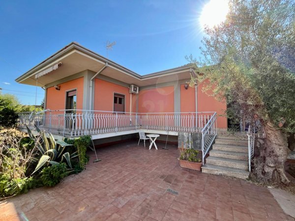 casa indipendente in vendita a Misterbianco in zona Piano Tavola