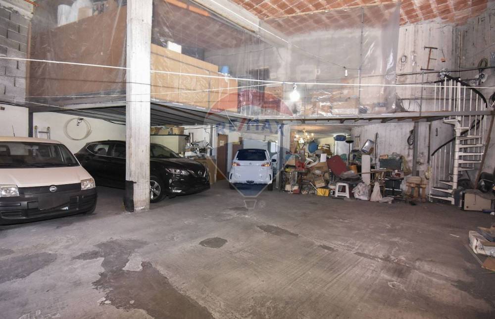 locale di sgombero in vendita a Misterbianco in zona Lineri / Montepalma