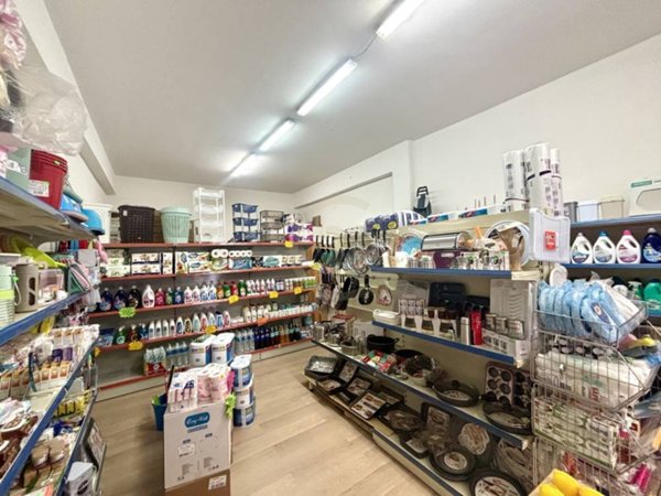 locale commerciale in vendita a Misterbianco in zona Centro Città