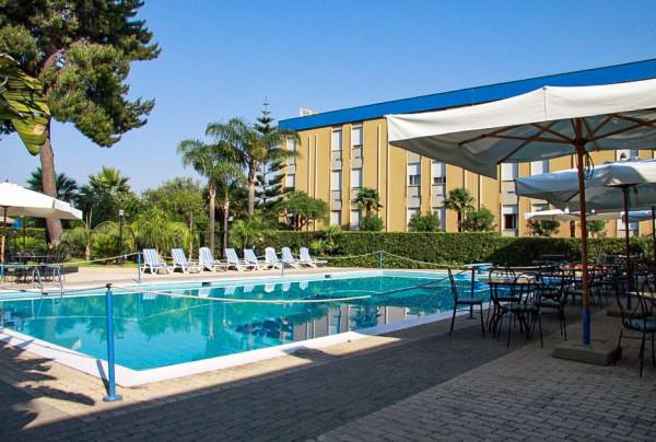 negozio in vendita a Misterbianco in zona Centro Città