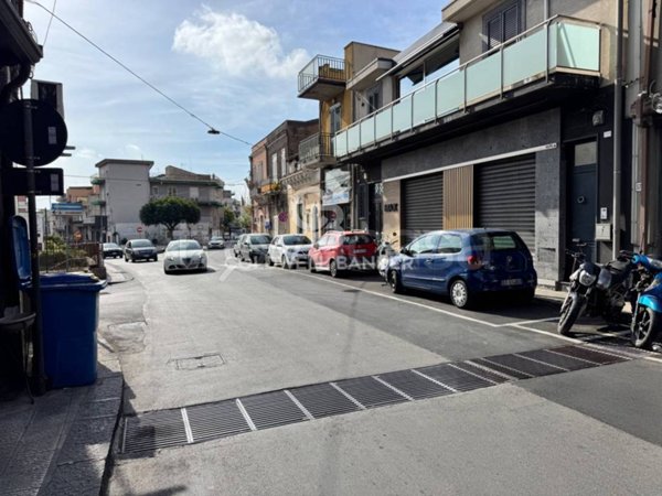 negozio in vendita a Misterbianco in zona Centro Città