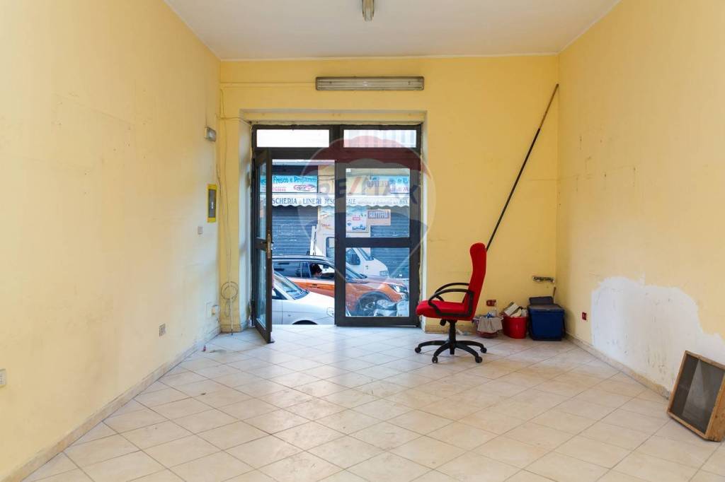 negozio in vendita a Misterbianco in zona Centro Città