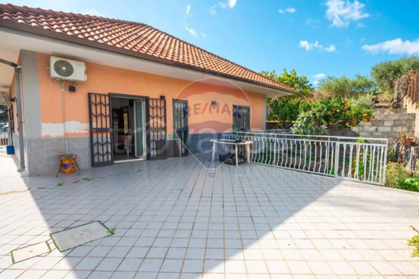 casa indipendente in vendita a Misterbianco in zona Poggio Lupo