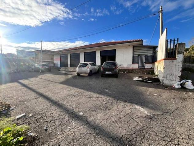 locale commerciale in vendita a Misterbianco in zona Poggio Lupo