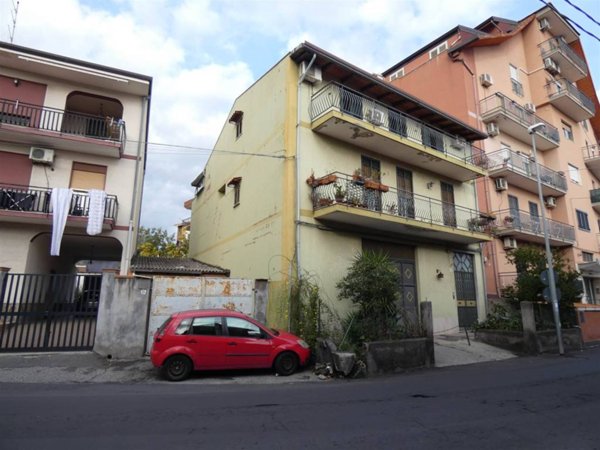 intera palazzina in vendita a Misterbianco in zona San Nullo