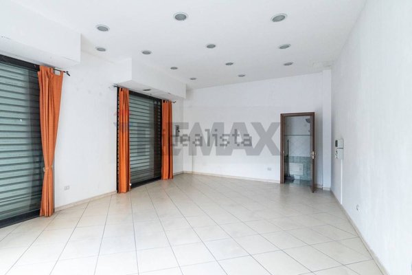 locale commerciale in vendita a Misterbianco