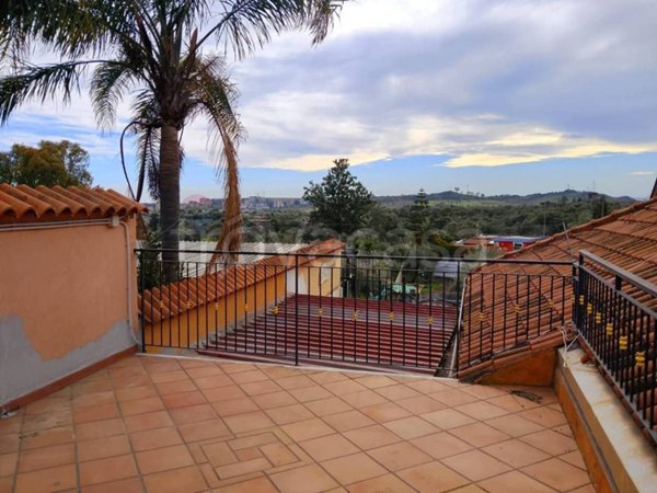 casa indipendente in vendita a Misterbianco in zona Poggio Lupo