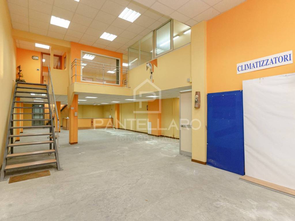 locale commerciale in vendita a Misterbianco