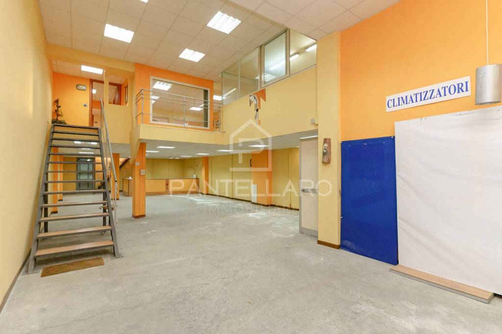 locale commerciale in vendita a Misterbianco