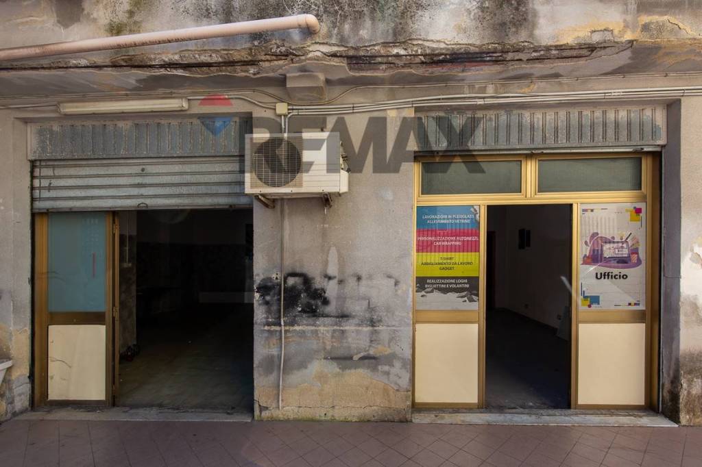 negozio in vendita a Misterbianco in zona Centro Città