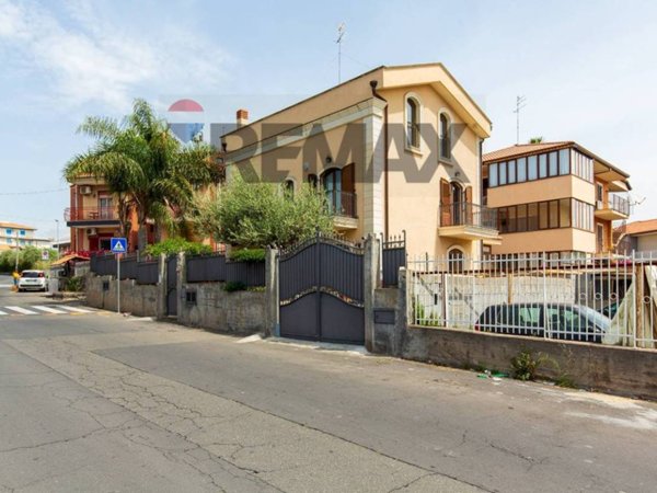 casa indipendente in vendita a Misterbianco in zona Belsito