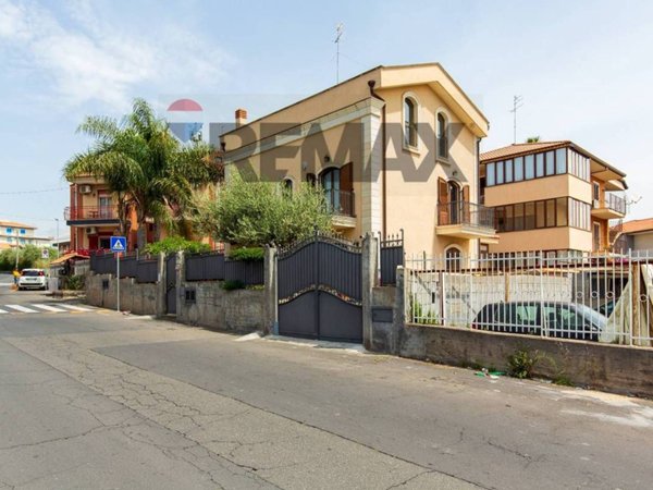 casa indipendente in vendita a Misterbianco in zona Belsito