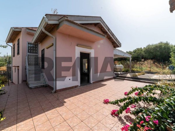 casa indipendente in vendita a Misterbianco