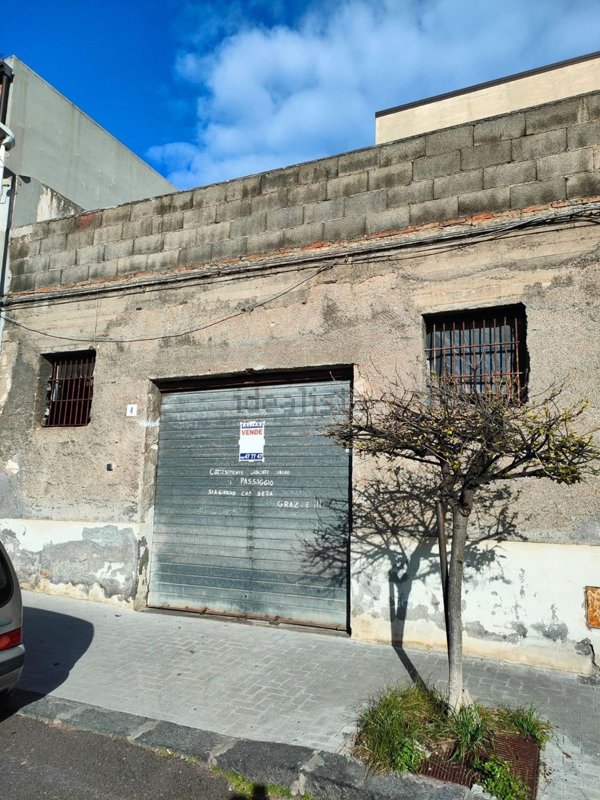locale commerciale in vendita a Misterbianco in zona Serra