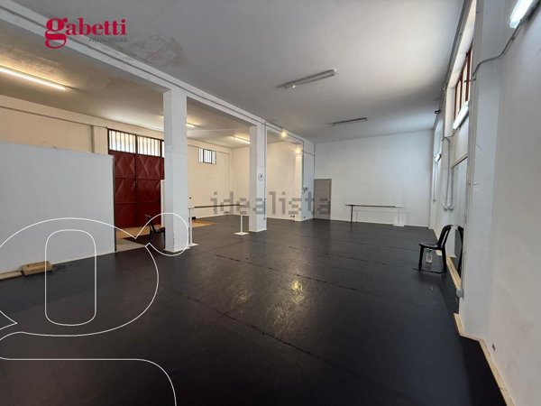 locale di sgombero in vendita a Misterbianco