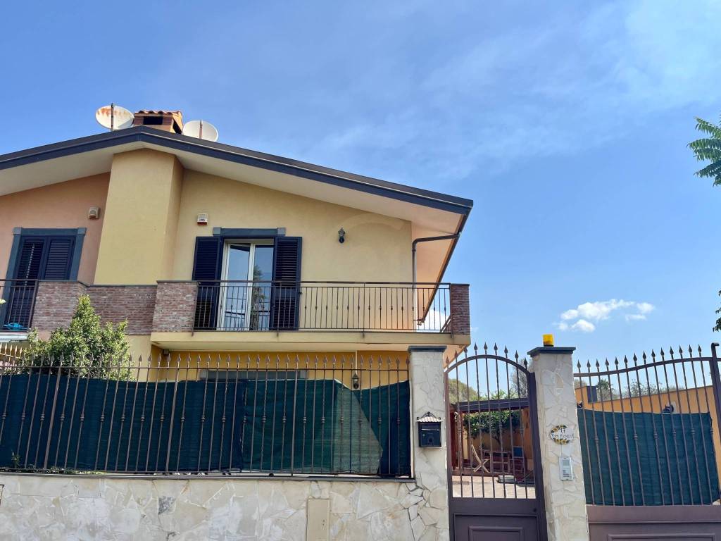casa indipendente in vendita a Misterbianco