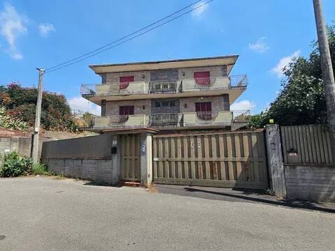 intera palazzina in vendita a Misterbianco in zona Belsito