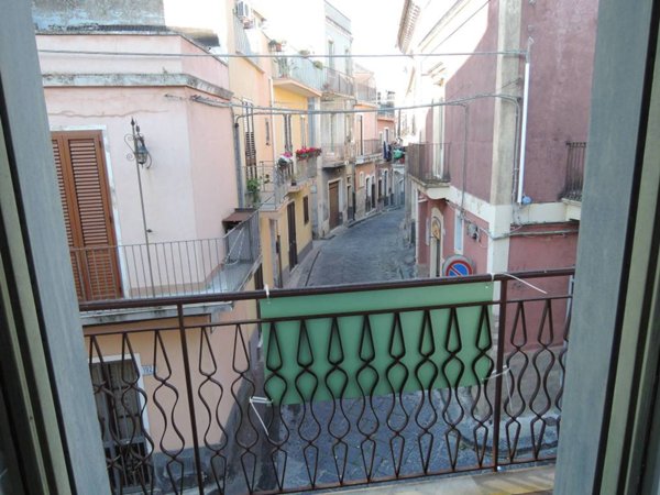 intera palazzina in vendita a Motta Sant'Anastasia