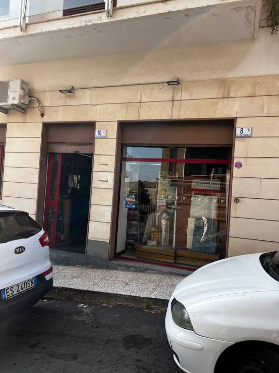negozio in vendita a Motta Sant'Anastasia