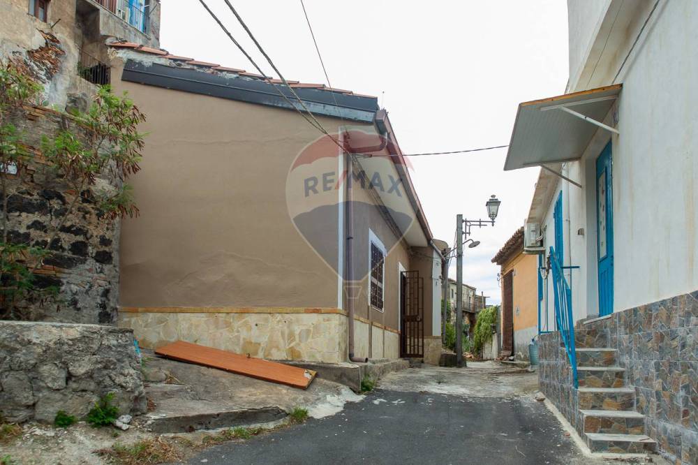 casa indipendente in vendita a Motta Sant'Anastasia