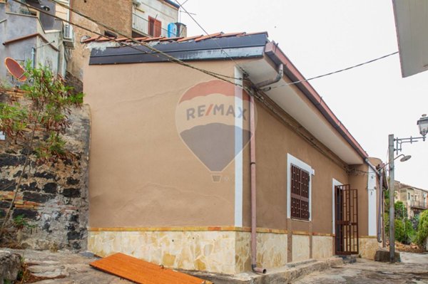 casa indipendente in vendita a Motta Sant'Anastasia