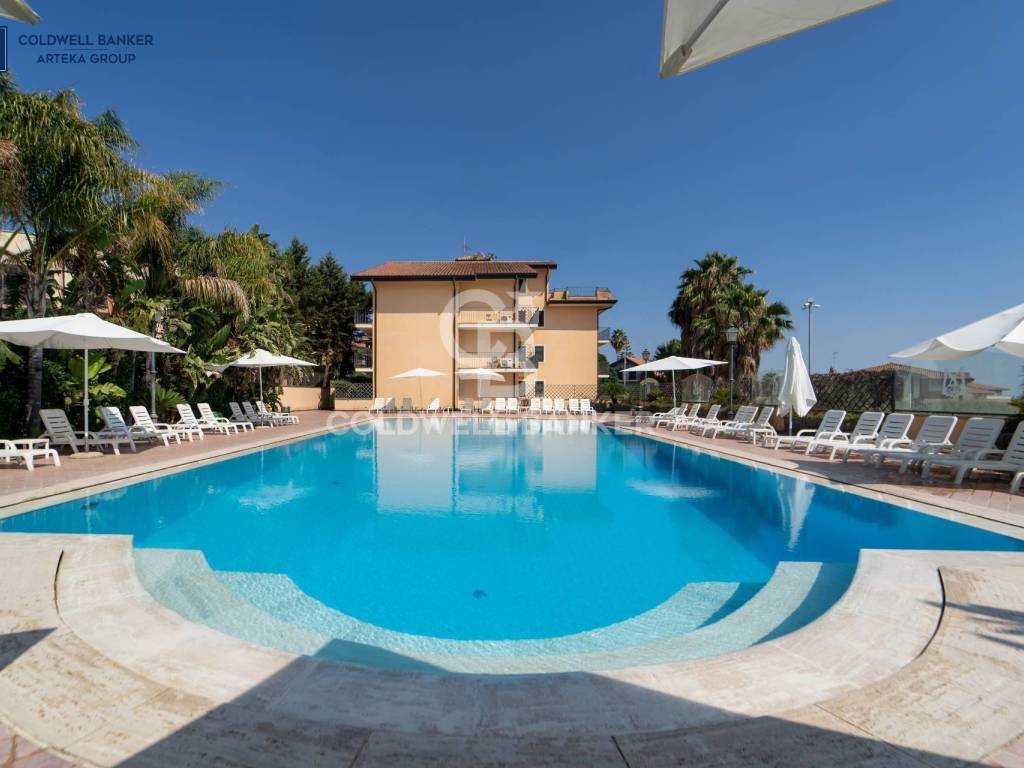 intera palazzina in vendita a Motta Sant'Anastasia