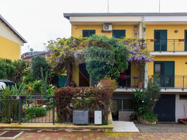 casa indipendente in vendita a Motta Sant'Anastasia