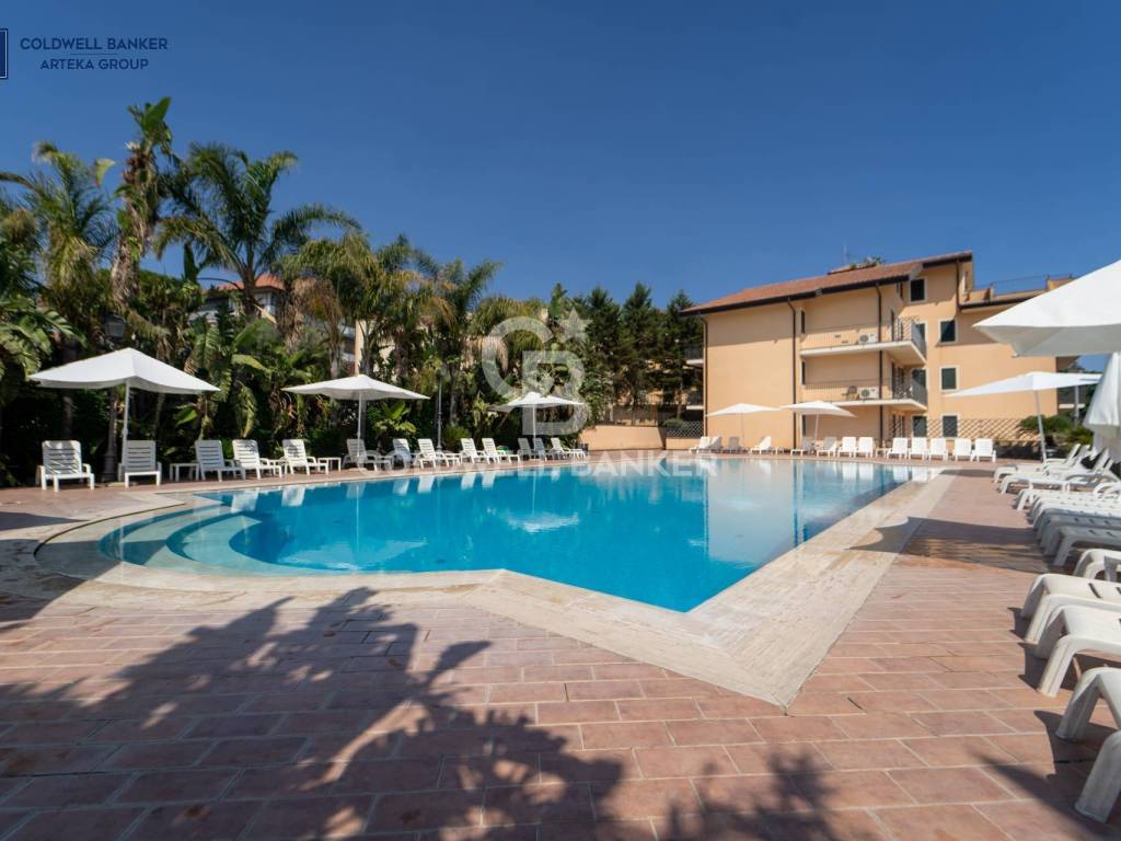 intera palazzina in vendita a Motta Sant'Anastasia