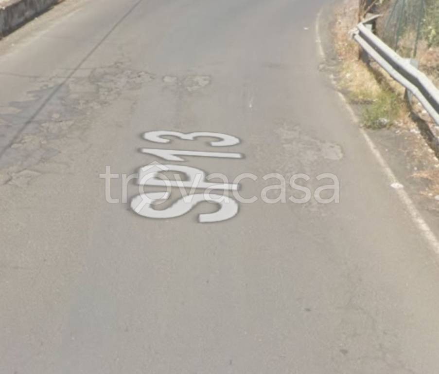 locale di sgombero in vendita a Motta Sant'Anastasia