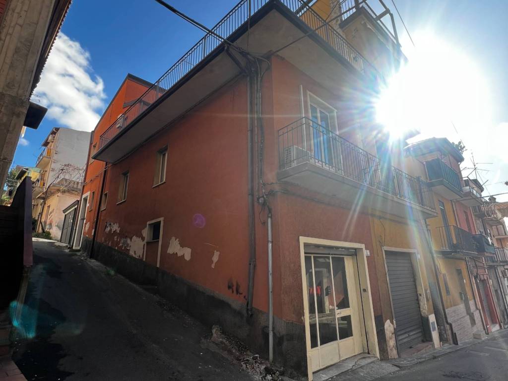 casa indipendente in vendita a Motta Sant'Anastasia