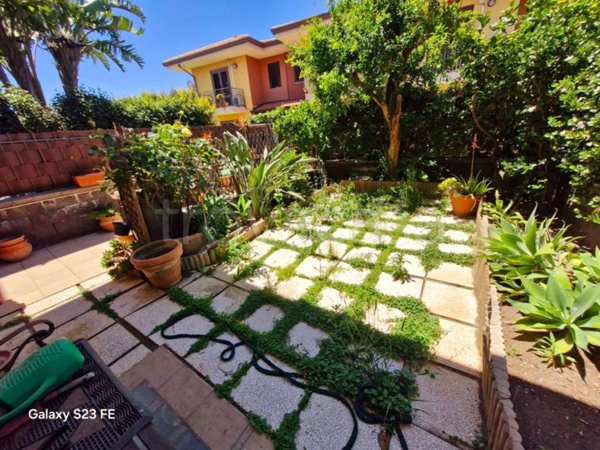 casa indipendente in vendita a Motta Sant'Anastasia