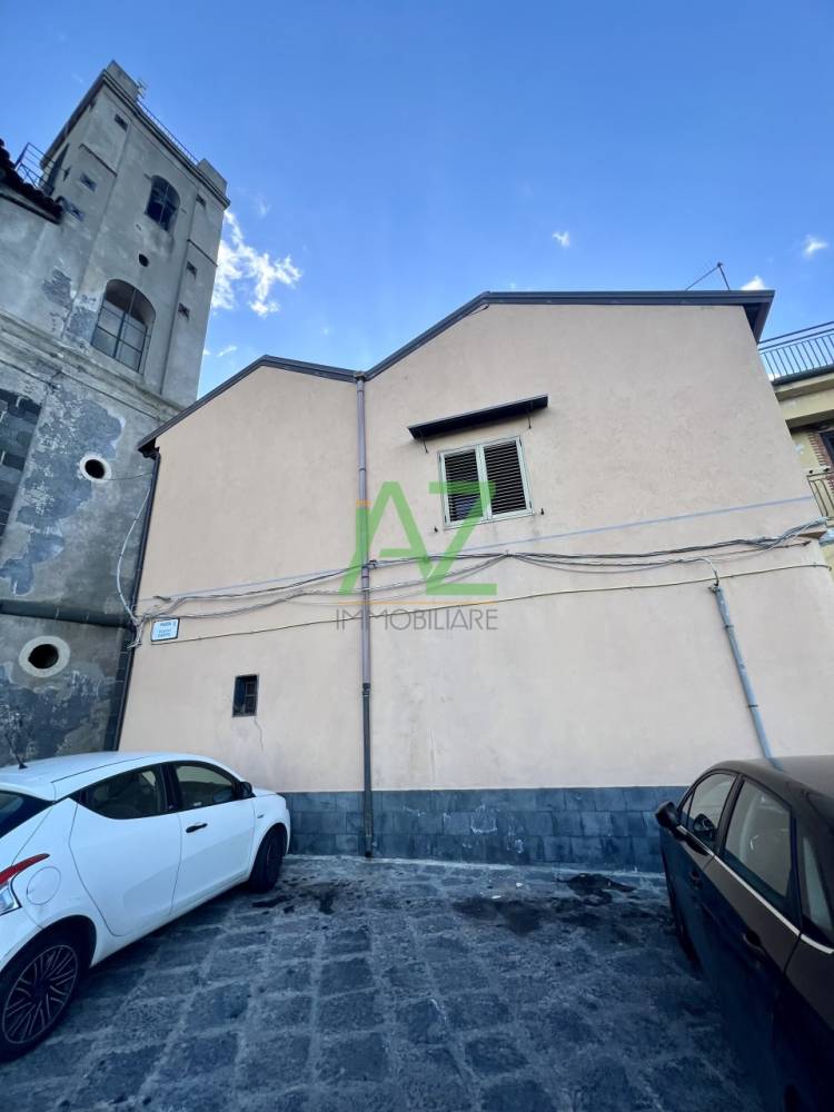 casa indipendente in vendita a Motta Sant'Anastasia in zona Centro Storico