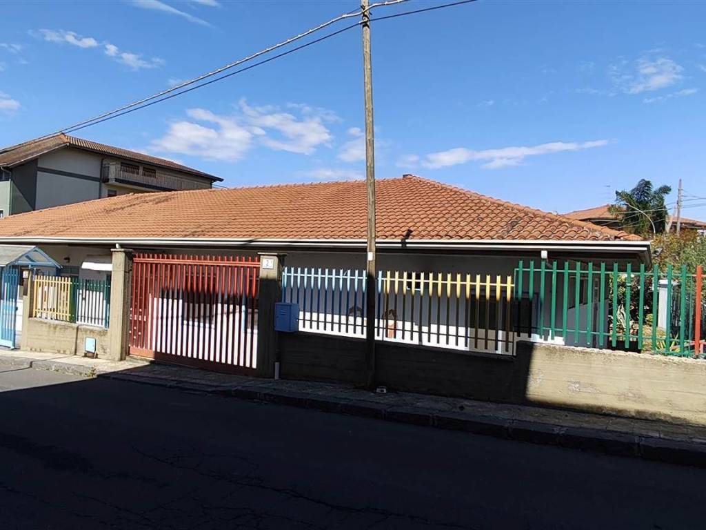 negozio in vendita a Motta Sant'Anastasia