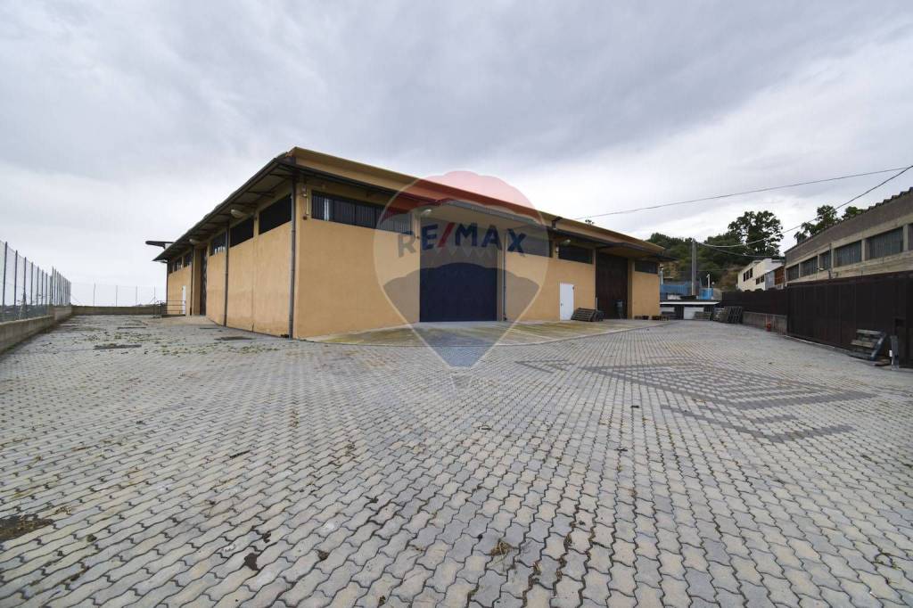 negozio in vendita a Motta Sant'Anastasia